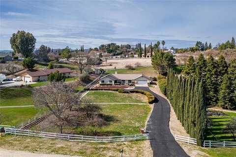 915 Rolling Hills Road, Paso Robles, CA 93446