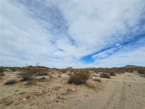 402 Rose Ln., Lucerne Valley, CA 92356