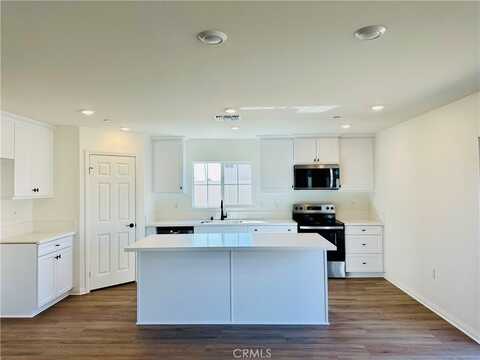 916 Runaway Trail, San Jacinto, CA 92582