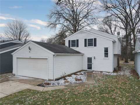 8838 Holly Lane, Olmsted Falls, OH 44138