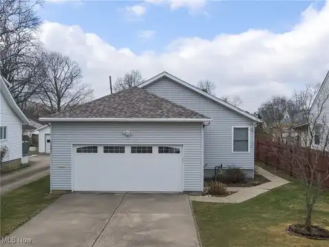 1064 Roosevelt Avenue, Cuyahoga Falls, OH 44221