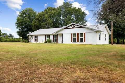 1131 N 4242 Road, Hugo, OK 74523