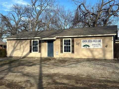 222 E Young Street, Morris, OK 74445