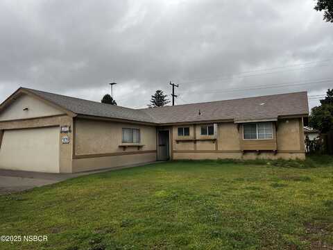 909 W Pershing Street, Santa Maria, CA 93458