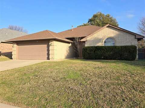 1018 Springwood Drive, Saginaw, TX 76179