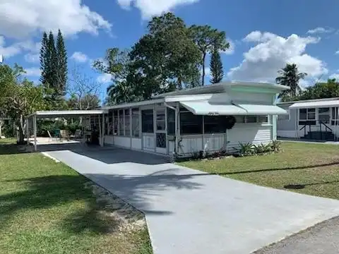 84 Bridgette Blvd, Greenacres, FL 33463