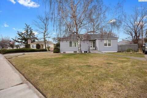 305 George Washington Way, Richland, WA 99352