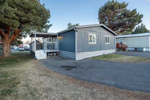 8 Royal Crest Loop, West Richland, WA 99353