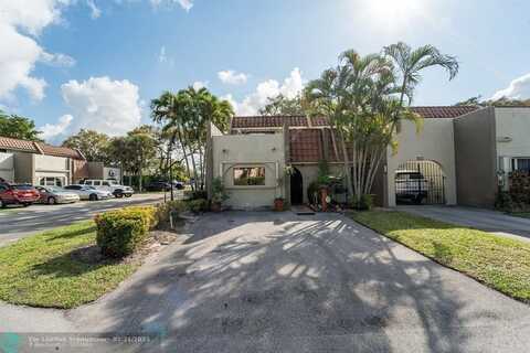 273 Jacaranda Dr, Plantation, FL 33324