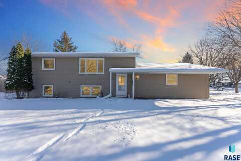 3936 S Morrow Dr, Sioux Falls, SD 57106