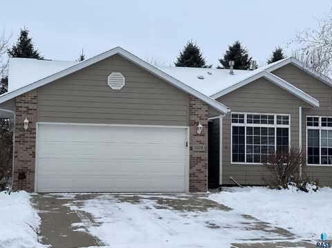 1703 E 63rd St, Sioux Falls, SD 57108