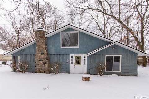 9161 ASHDOWN Avenue, White Lake, MI 48386