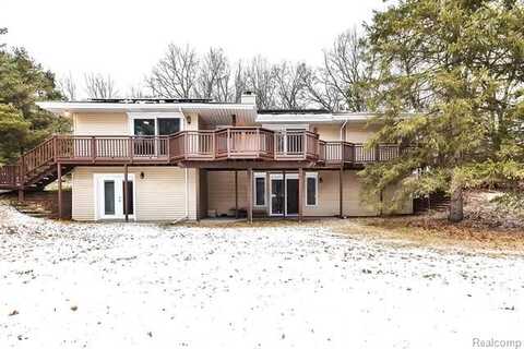 2399 SOSNA Drive, Pinckney, MI 48169