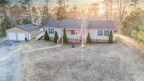 3756 Briggs Cove Road, Hayes, VA 23072