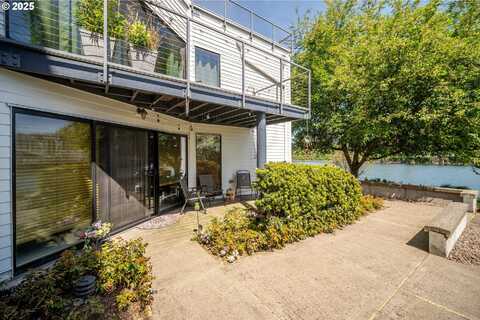720 NW NAITO PKWY, Portland, OR 97209