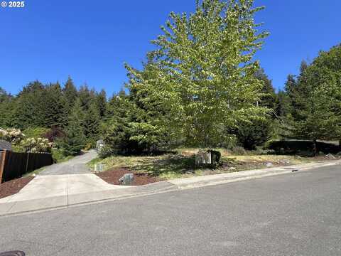 2211 Timberline DR, Coos Bay, OR 97420