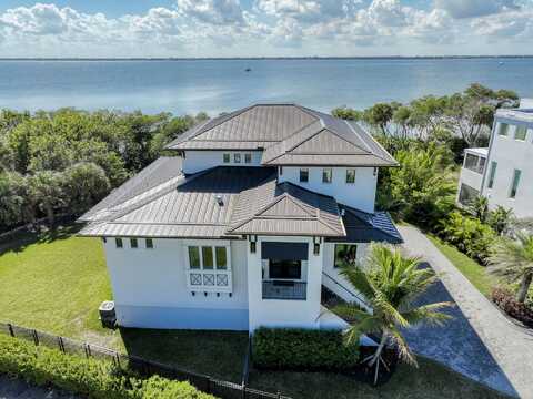 7683 Pelican Pointe Drive, Jensen Beach, FL 34957