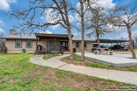 107 CHAPARRAL DR, Floresville, TX 78114