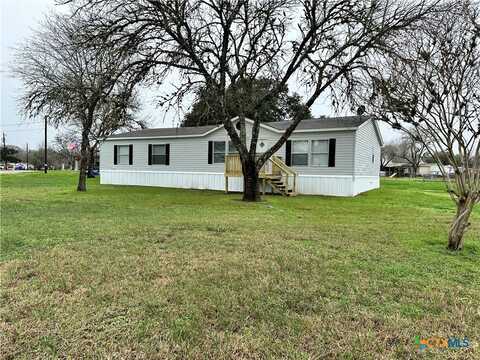 410 Henrietta Street, Yoakum, TX 77995