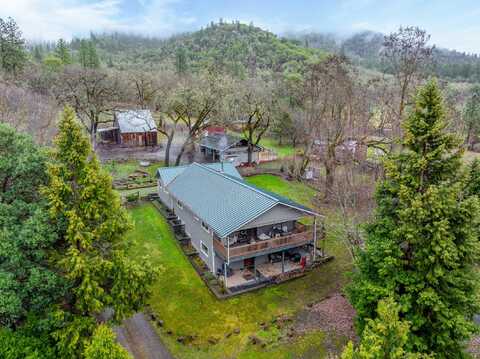 1472 Sardine Creek Road, Gold Hill, OR 97525