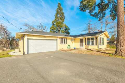 920 W Park Street, Grants Pass, OR 97527