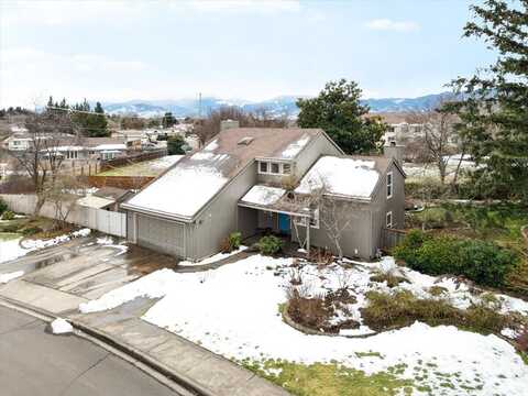 3052 Lazy Creek Drive, Medford, OR 97504