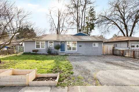 865 SE M Street, Grants Pass, OR 97526