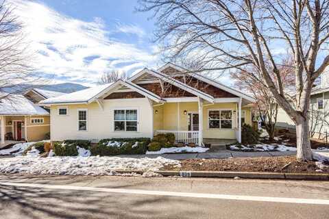 809 N Mountain Avenue, Ashland, OR 97520