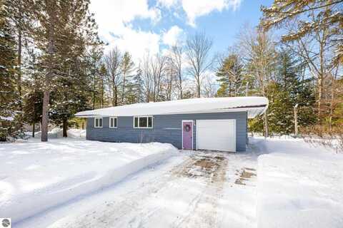 5086 Karlin Road, Interlochen, MI 49643