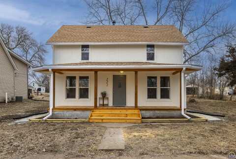 221 Lincoln AVE, Holton, KS 66436