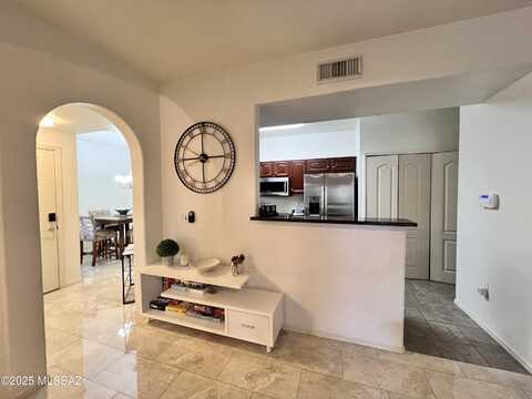 2550 E River Road, Tucson, AZ 85718