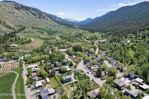 727 CACHE CREEK Drive, Jackson, WY 83001