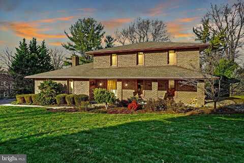 3240 ROUND HILL ROAD, YORK, PA 17402