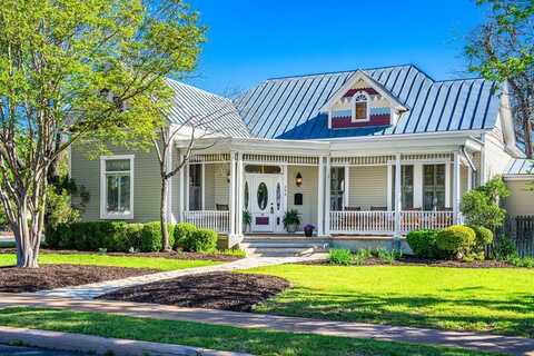 308 Travis St, Fredericksburg, TX 78624
