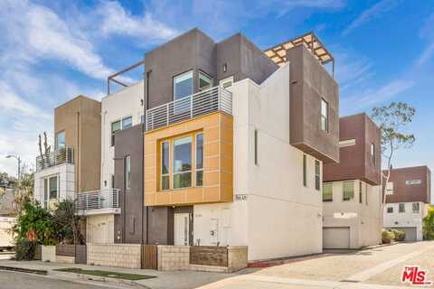 2205 Fox Ln, Los Angeles, CA 90026