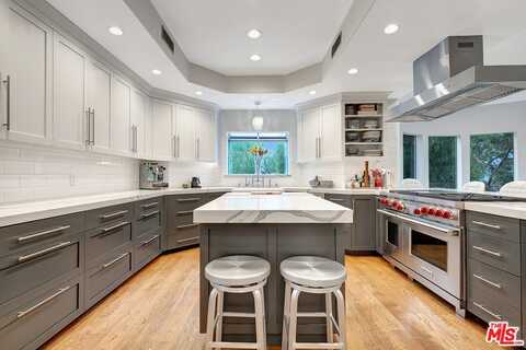 4102 Cachalote St, Woodland Hills, CA 91364
