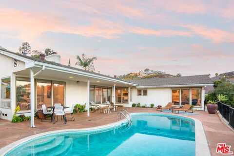 968 Kenfield Ave, Los Angeles, CA 90049