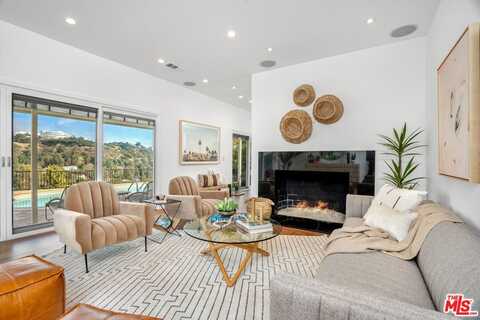 968 Kenfield Ave, Los Angeles, CA 90049