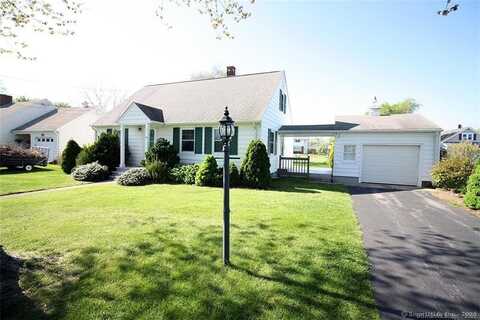 39 Maplewood Street, Old Saybrook, CT 06475