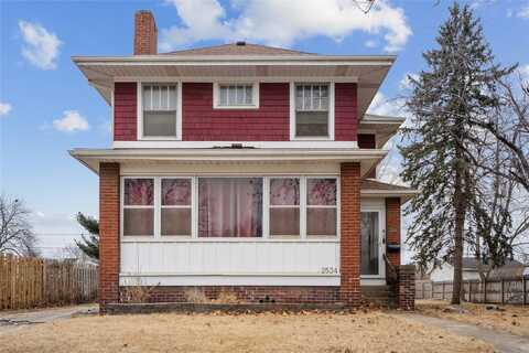 2534 E Walnut Street, Des Moines, IA 50317