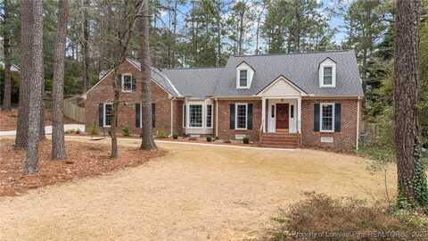 210 W Hedgelawn Way, Southern Pines, NC 28387