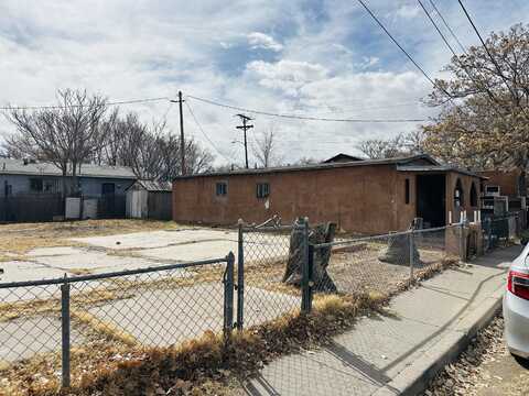 820 & 822 LEWIS Avenue SW, Albuquerque, NM 87102