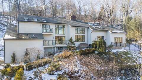 774 W Shore Dr, Kinnelon, NJ 07405