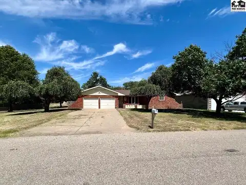 7404 Madison Ct, Hutchinson, KS 67502