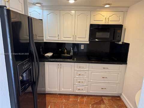 8851 Sunrise Lakes Blvd, Sunrise, FL 33322