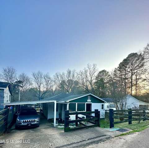 202 West Stonewall Street, Carrollton, MS 38917