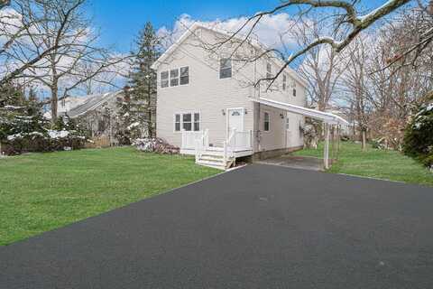 7 Cora Court, Hampton Bays, NY 11946