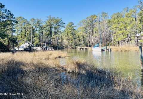 6017 Harbour Way, Oriental, NC 28571