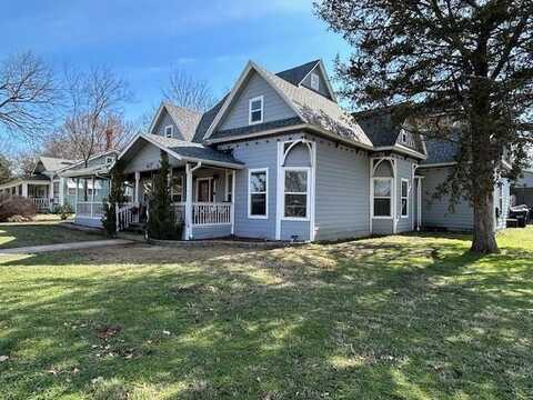 417 W Grand Street, Whitewright, TX 75491