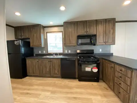 25 Armstrong, Flushing, MI 48433